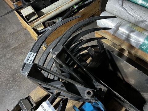 [3244-3905624-4.jpg]