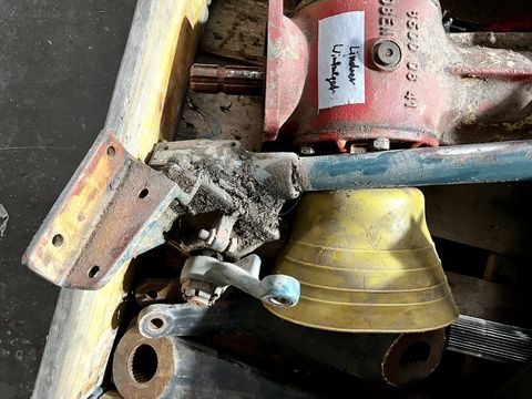 [3244-3907677-3.jpg]