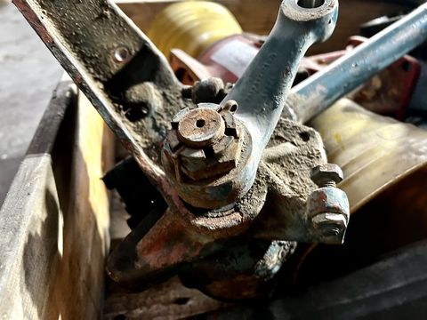 [3244-3907677-7.jpg]