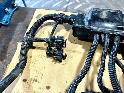 [3244-3983630-3.jpg]