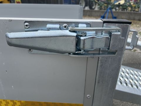 [3244-4211033-22.jpg]