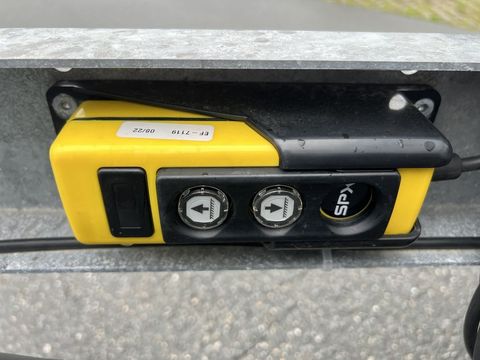 [3244-4291177-11.jpg]