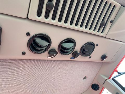 [3244-4788195-16.jpg]