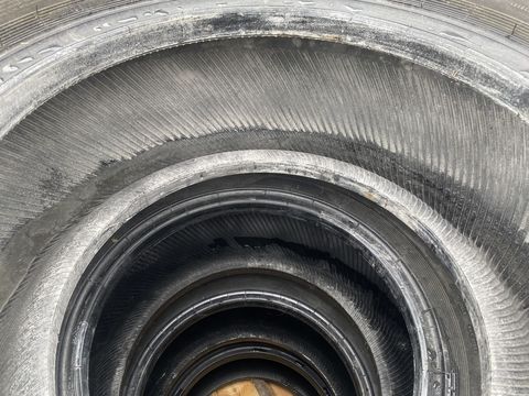[3244-5646773-10.jpg]