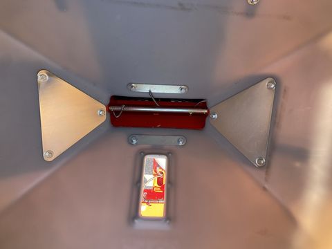 [3244-5885118-24.jpg]