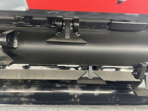 [3244-6104781-8.jpg]