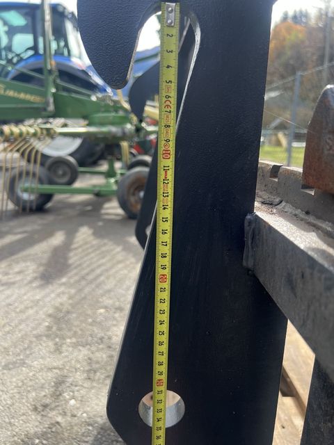 [3244-6376535-10.jpg]