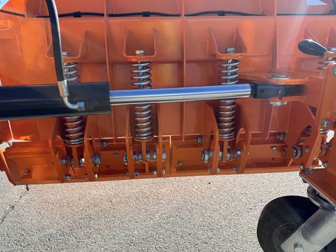 [3244-6413876-12.jpg]