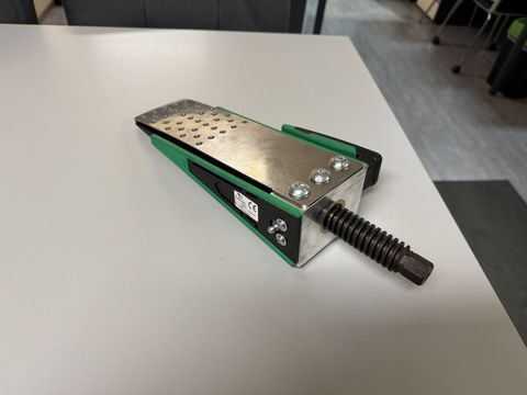 [3244-6477926-5.jpg]