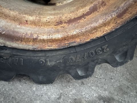 [3244-6535396-12.jpg]