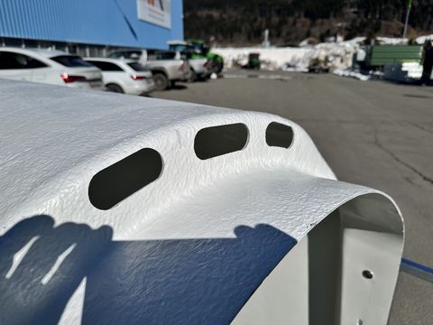 [3244-6757502-25.jpg]