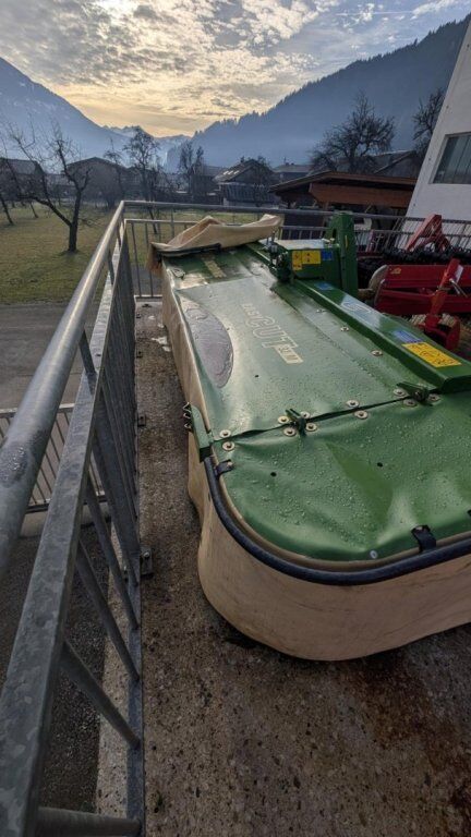 [3290-6538300-6.jpg]