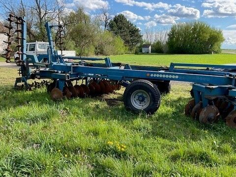 [3293-4198012-3.jpg]