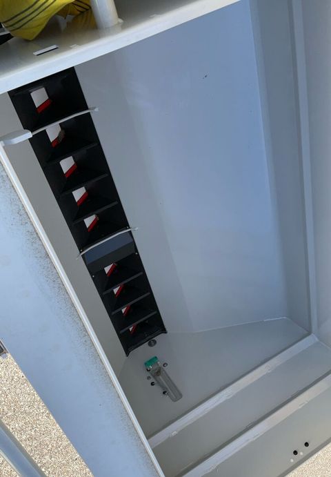 [3293-5595026-8.jpg]