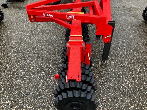 [3293-6625981-5.jpg]