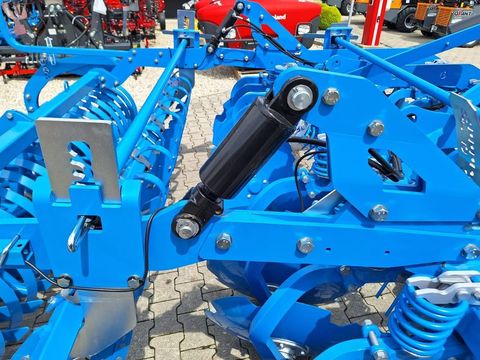 [3342-3872626-4.jpg]