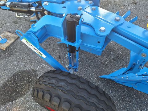 [3342-4788135-9.jpg]