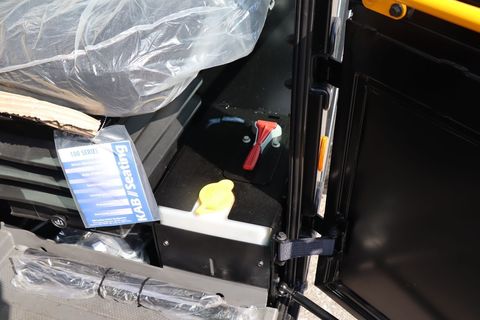 [3342-5548793-10.jpg]