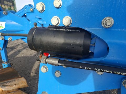 [3342-5615842-11.jpg]