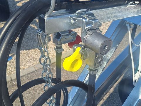 [3342-5661522-3.jpg]