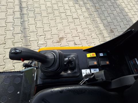 [3342-5843918-10.jpg]