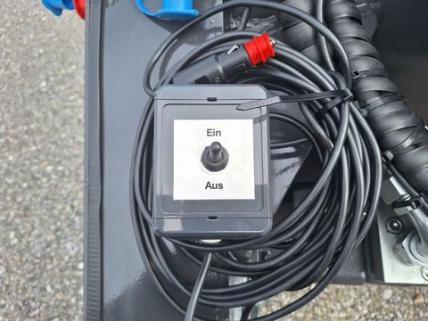 [3342-5961191-8.jpg]