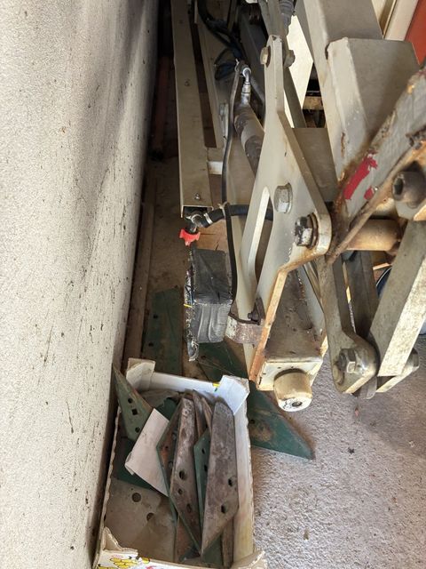 [3342-6120434-3.jpg]