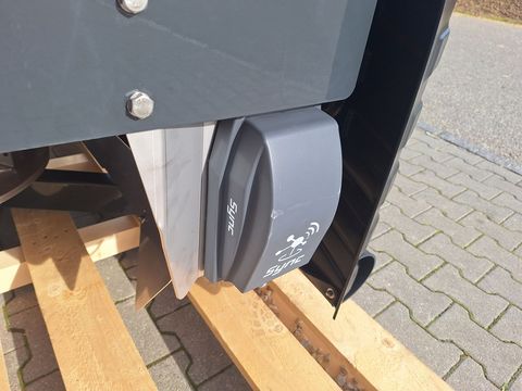 [3342-6333854-6.jpg]