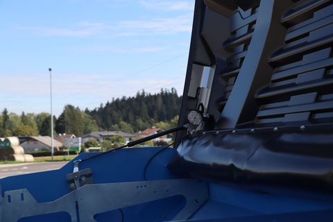 [3342-6412944-15.jpg]