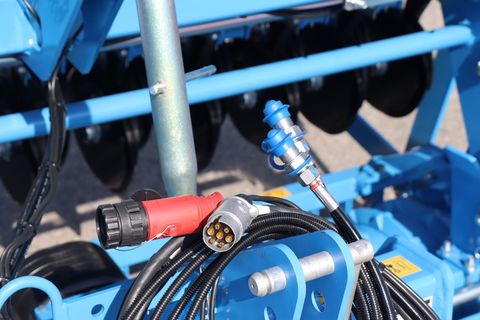 [3342-6412944-5.jpg]