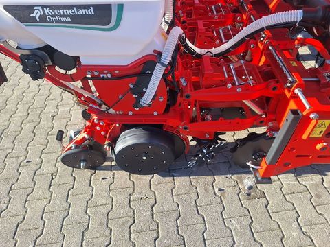 [3342-6649719-12.jpg]