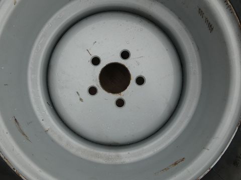 [3342-7410838-5.jpg]