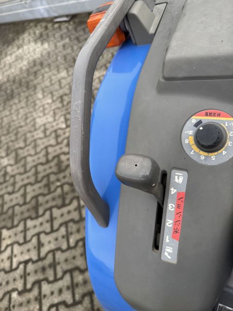 [3372-6735591-6.jpg]