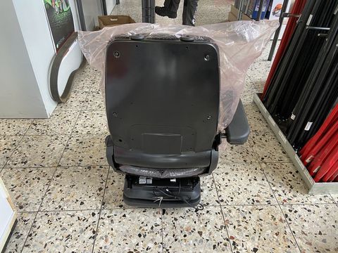 [3379-2414531-3.jpg]