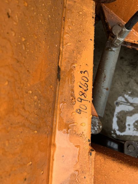 [3379-3818785-9.jpg]