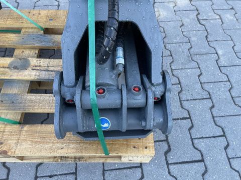 [3379-3964146-6.jpg]