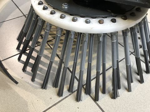 [3379-4334552-3.jpg]