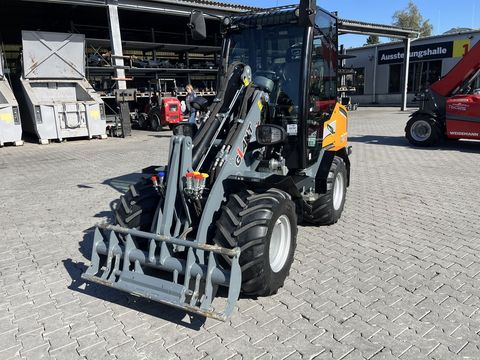 [3379-6261932-9.jpg]