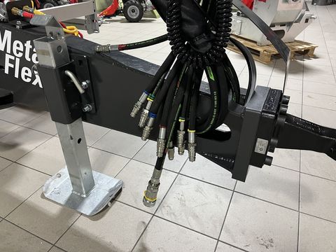 [3379-6492891-12.jpg]