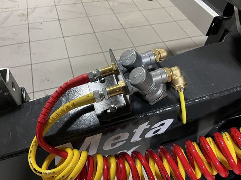 [3379-6492891-15.jpg]