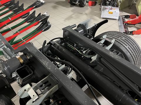 [3379-6492891-6.jpg]