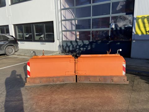 [3379-6518904-6.jpg]