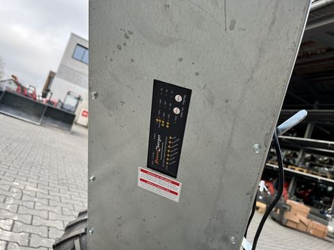 [3379-6538135-9.jpg]