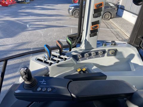 [3379-6546601-10.jpg]