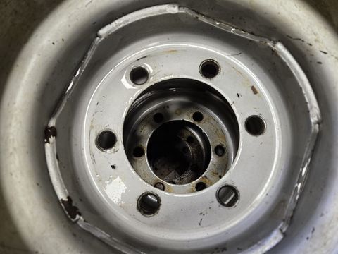 [3379-6626081-7.jpg]