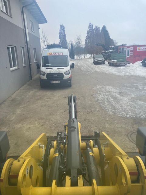 [3379-6634069-4.jpg]