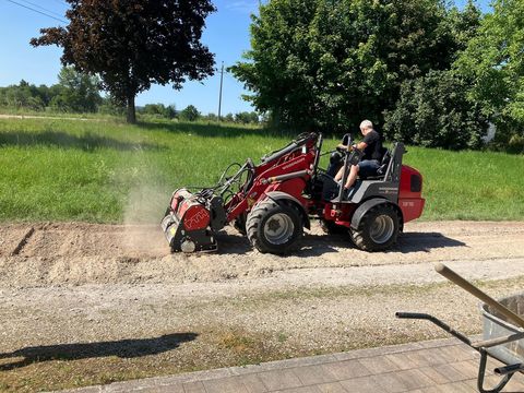 [3379-6649355-3.jpg]