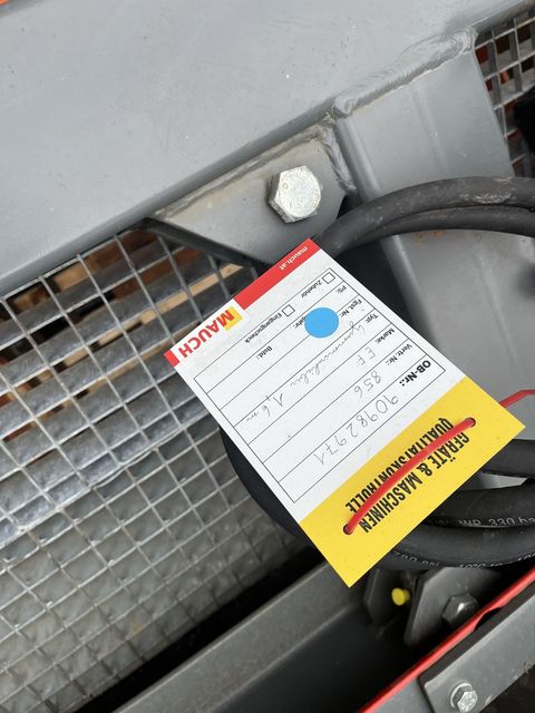 [3379-6667434-4.jpg]