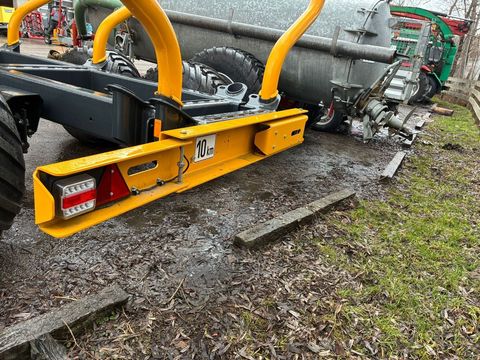 [3379-6746109-8.jpg]