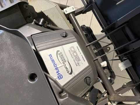 [3379-6746234-9.jpg]